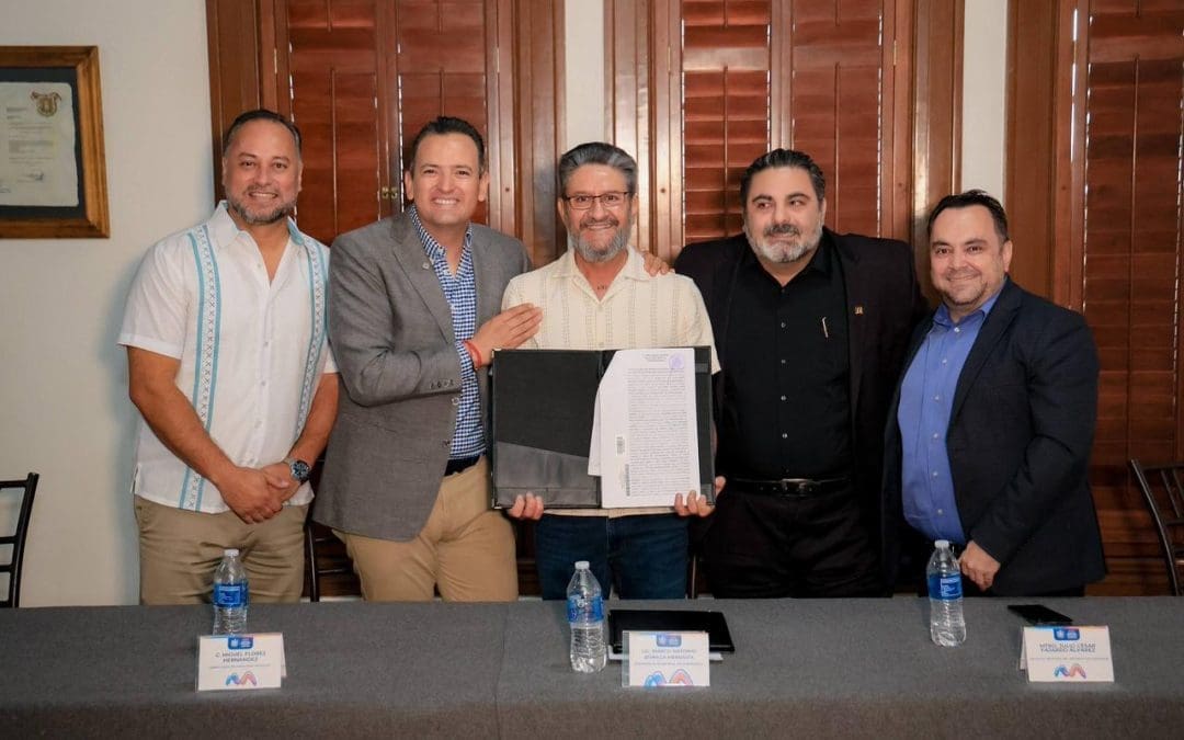 Entregan escrituras a 74 familias que terminaron de pagar su casa en Chihuahua