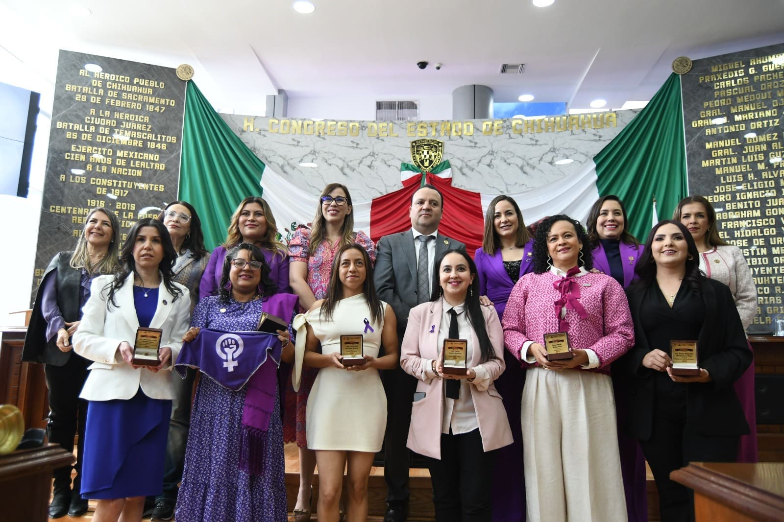 Entrega Congreso premio «Chihuahuense Destacada»