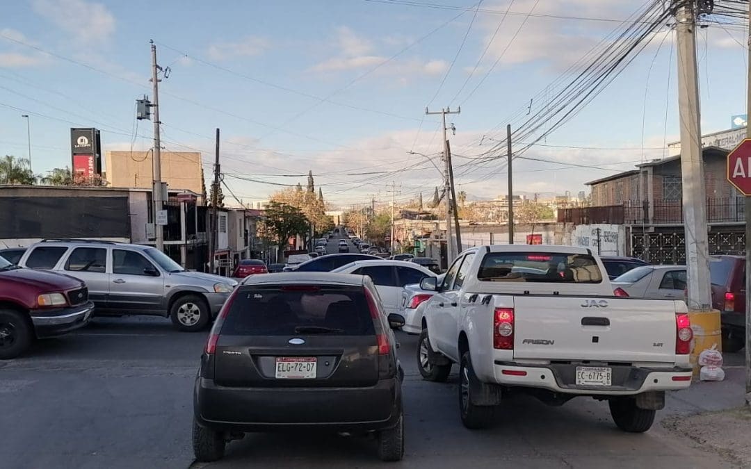 Semáforos apagados generan caos vial en cruce de Pacheco y Canal