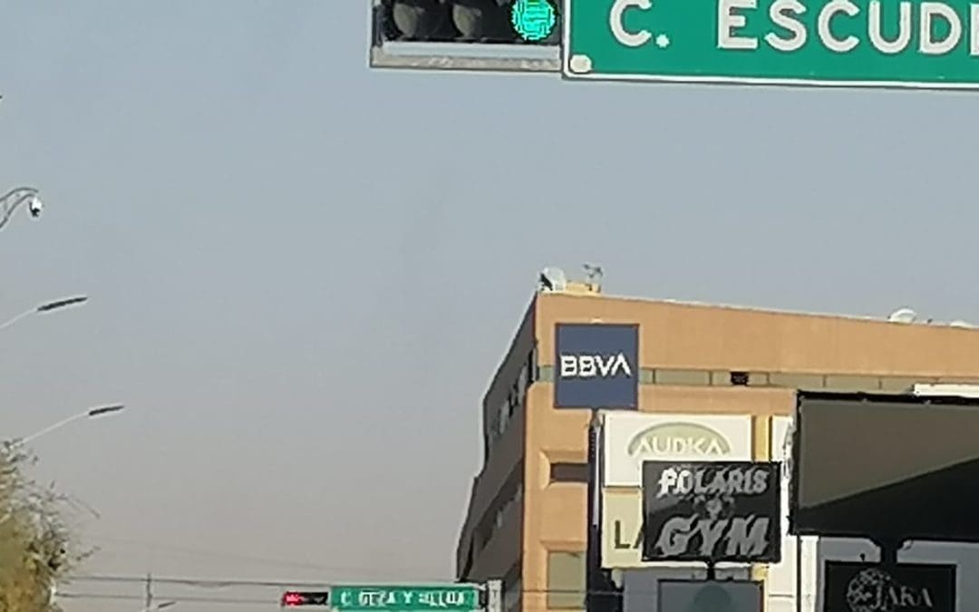 Semáforo en Universidad y Deza y Ulloa provoca caos vial