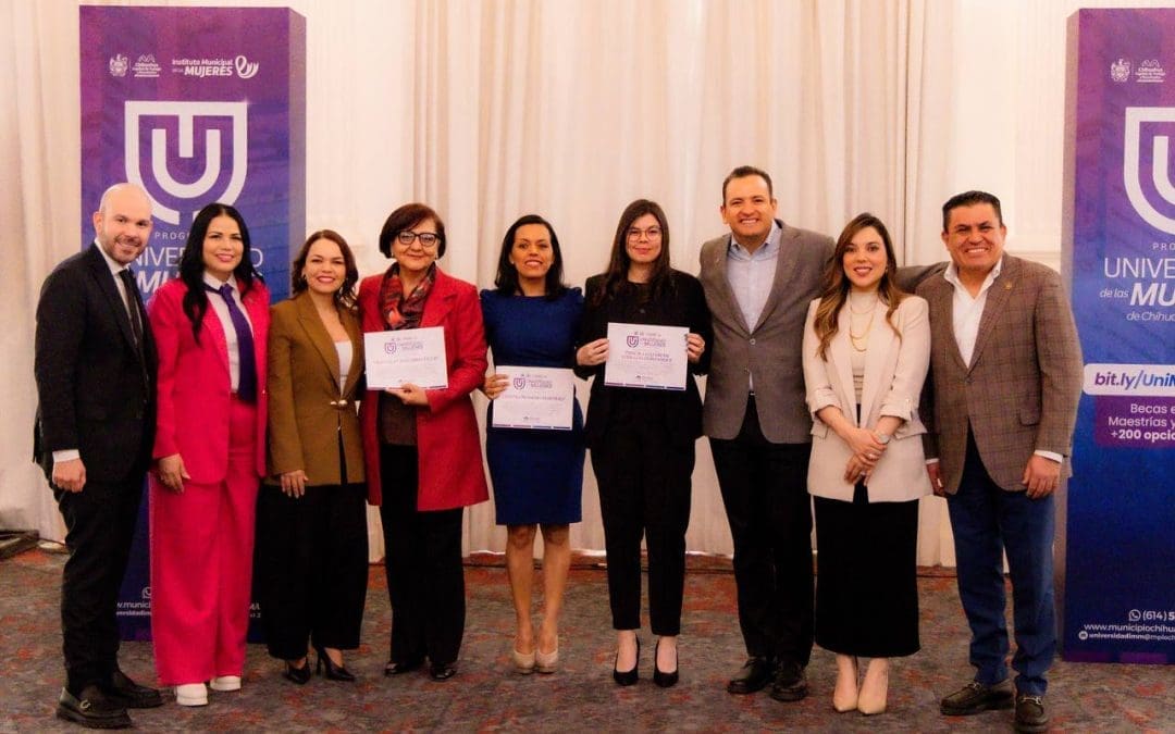 Reconocen a primeras egresadas de la Universidad de las Mujeres
