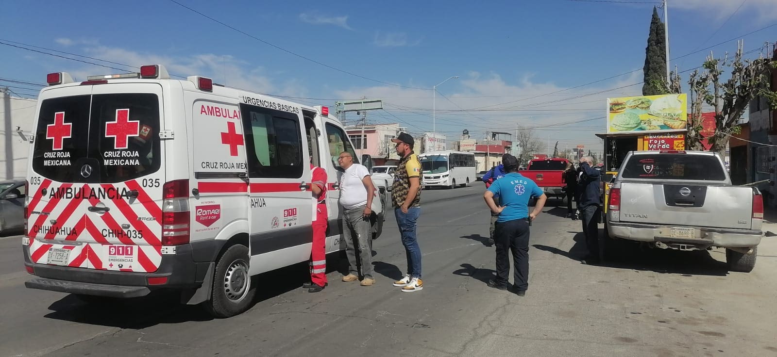 Motociclista derrapa y lesiona a dos paramédicas en la avenida La Junta