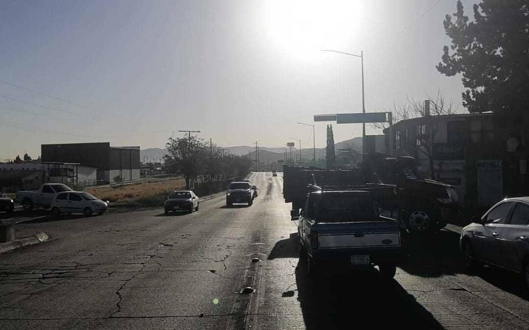 Reportan semáforo descompuesto en Vialidad Ch-P y Justiniani; persiste caos vial