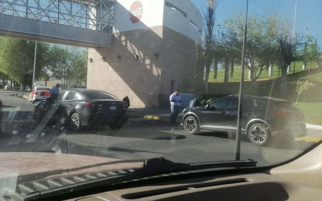 Choque sobre la Cantera y Ocampo; sin presencia de autoridad de vialidad