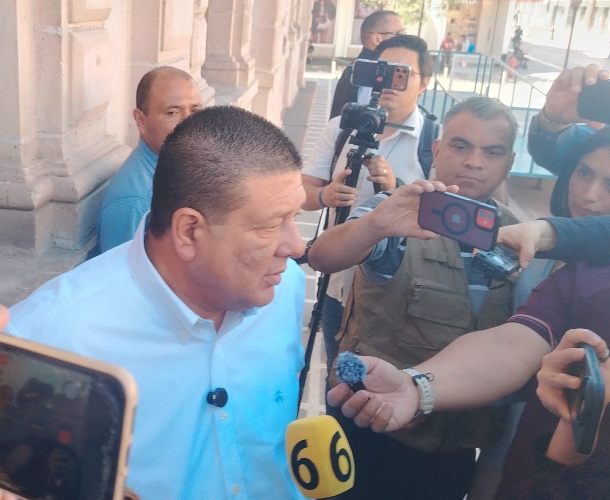 Fiscalía estatal confirma que Bertha Gómez enfrenta procesos por peculado y robo; esperan definición migratoria