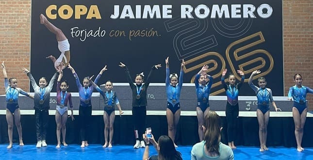 Gimnastas de Krastev-Mitova cumplen en Copa Jaime Romero