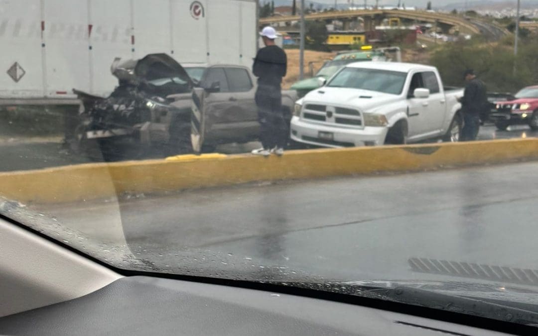 Fuerte choque sobre carretera a Aldama