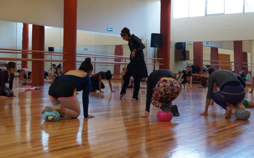 UACH aconseja preparar el cuerpo antes de practicar danza en vacaciones
