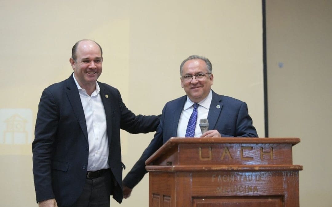 Rector de la UNAB imparte conferencia magistral en la UACH y fortalece la cooperación académica