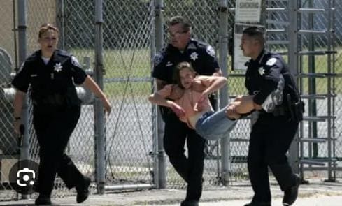 Alertan por nuevo reto entre jóvenes que escriben amenazas en escuelas