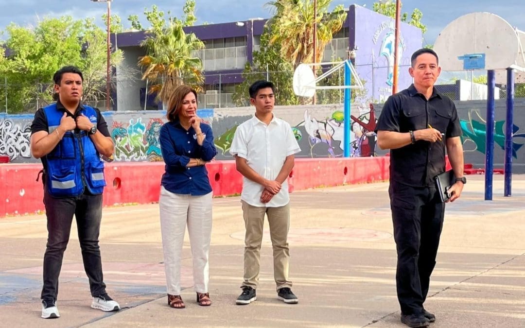 Se reúnen Isela Martínez y el Comisario Salas con vecinos de la Colonia Campesina