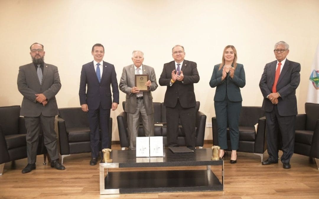 Presentan libro del abogado Luis Rivera Soto en cd Juárez