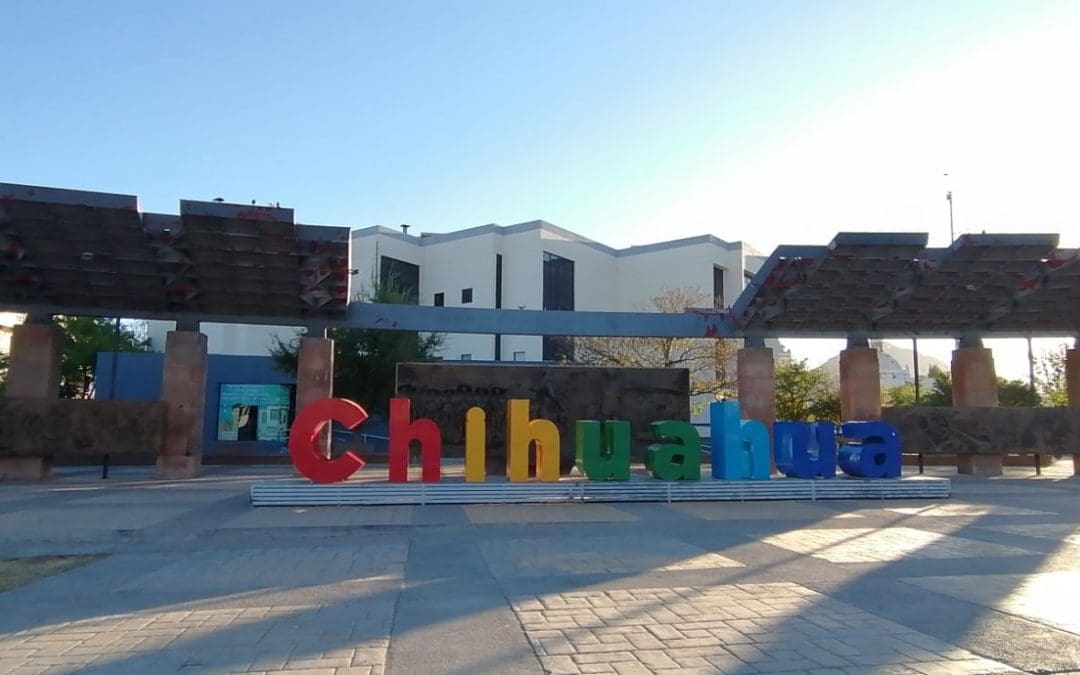Avanza limpieza de grafitis tras marcha del 8M en el centro de la ciudad
