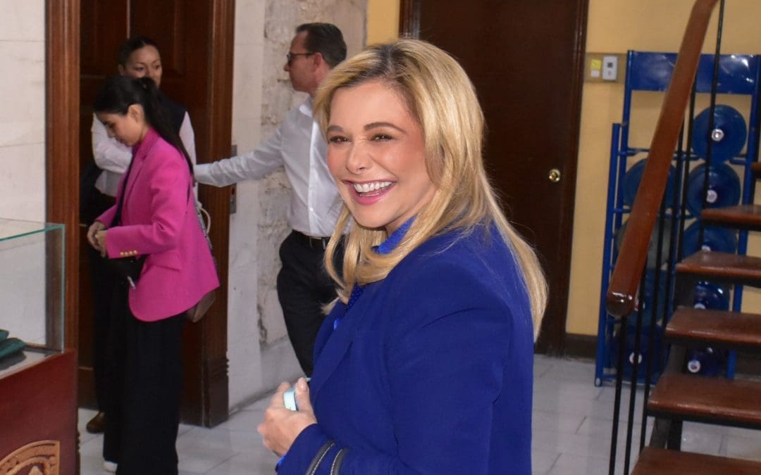 Sostuvo Maru Campos reunión con funcionarios tras dimes y diretes por encuestas