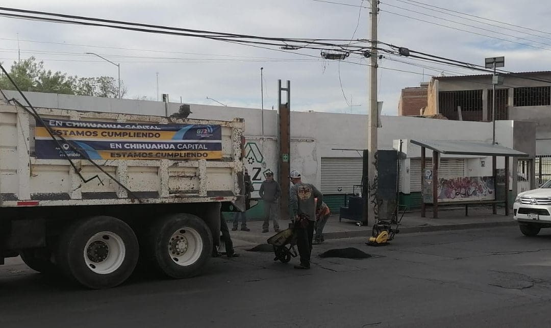 Reportan trabajos de bacheo en Niños Héroes y bajo puente Ocampo–Teófilo Borunda