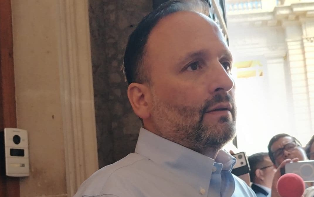 Gestionan mejoras para taxistas tras reunión con diputadas y Santiago De la Peña