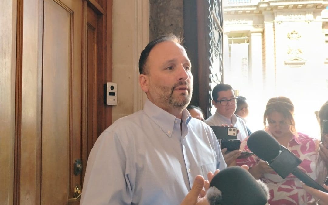 Santiago De la Peña responde a Rafa Loera: «No es tema de edad, es de trabajo y resultados»