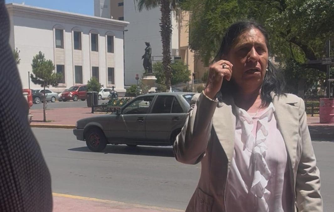 Madre de joven desaparecido en Parral protesta frente a Palacio de Gobierno