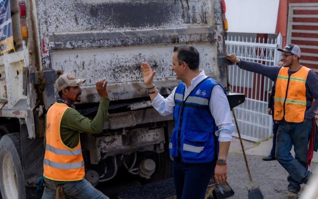 Alcalde supervisa bacheo en el Saucito