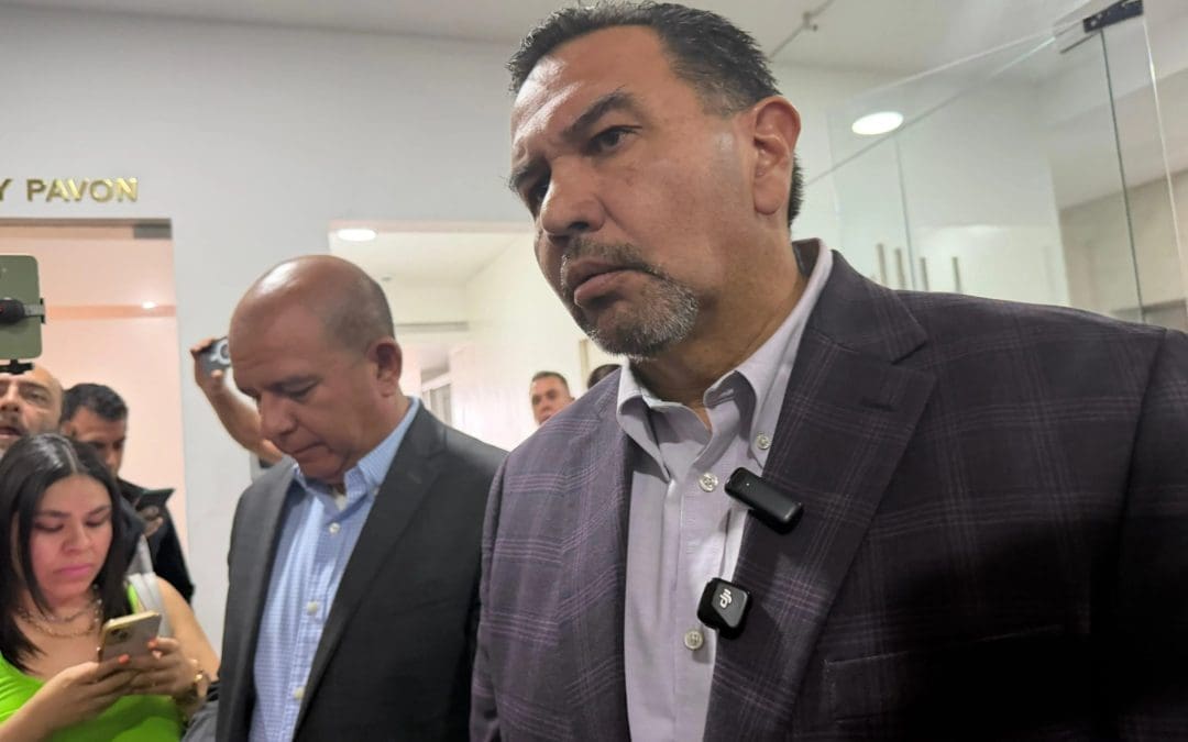 Acude Cruz Pérez Cuéllar al Congreso; pide claridad en su comparecencia