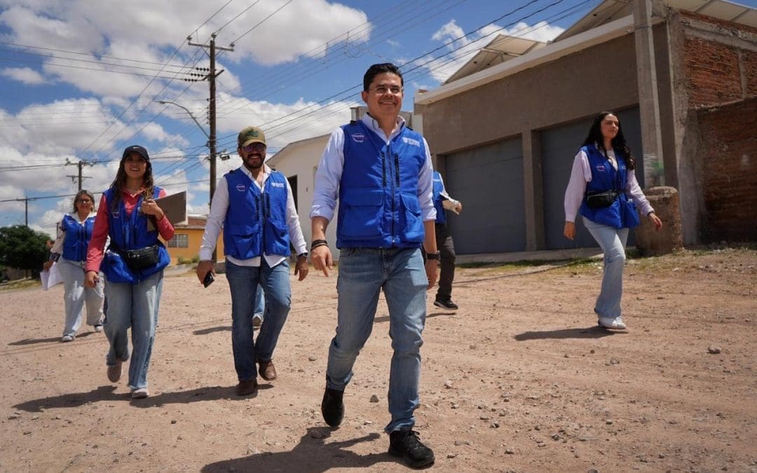 Encabeza Rafa Loera jornada de 12 horas en colonias del centro-sur