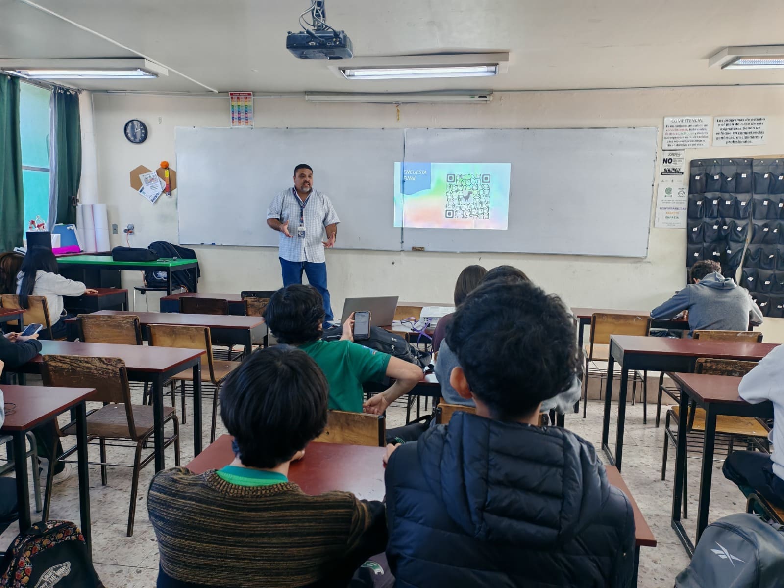 Consecuencias por el uso de vapeadores; llevan pláticas a estudiantes