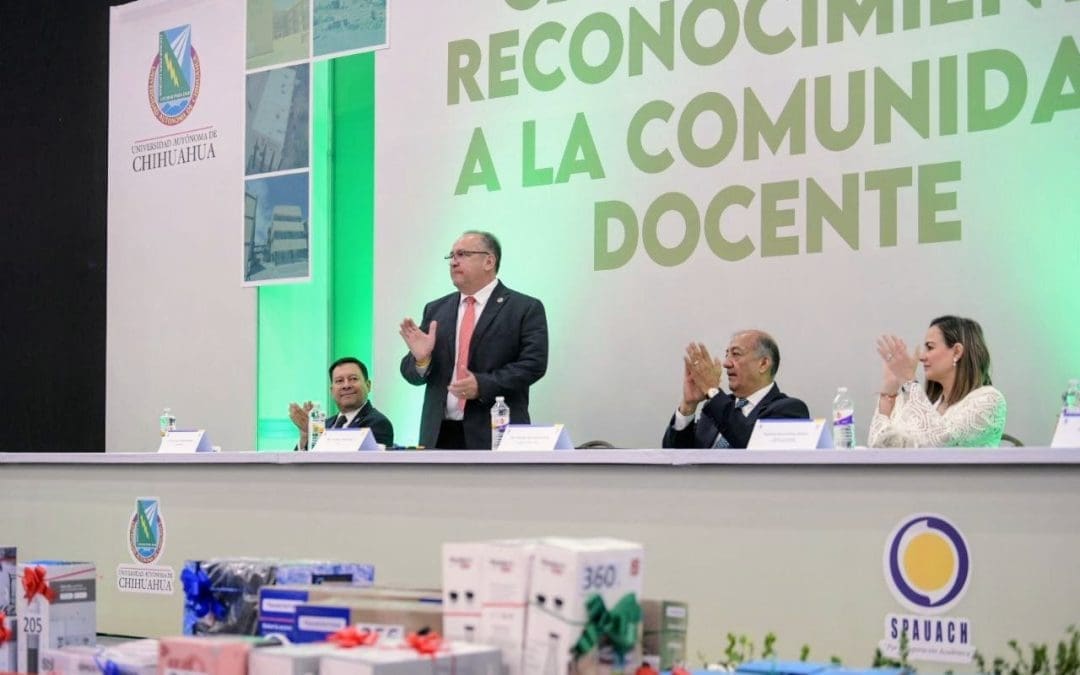 Maestros de la Uach agradecen  por su reconocimiento por años de servicio