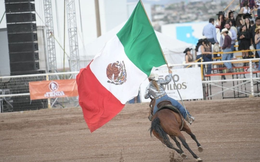Festejan a estudiantes universitarios con mega Rodeo