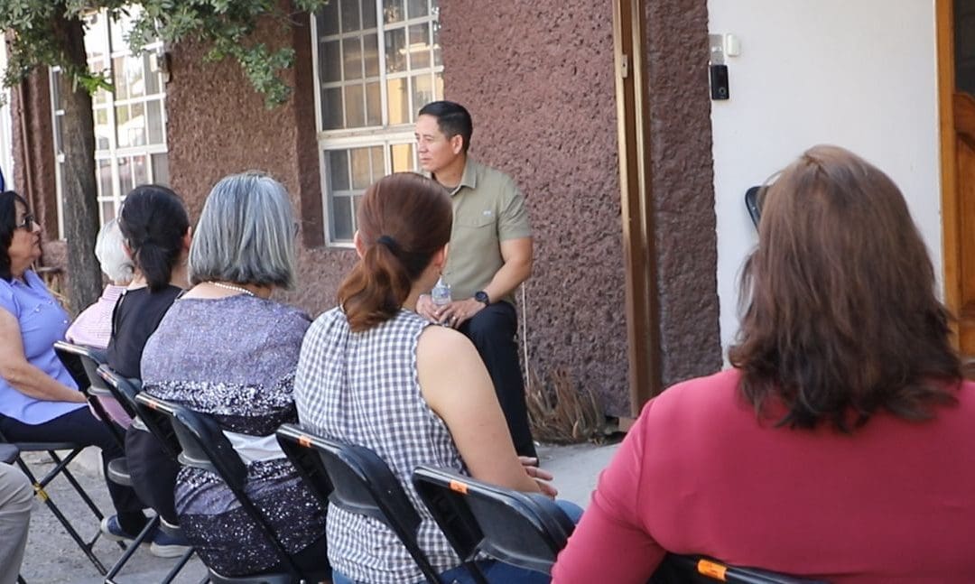 Lidera Julio Salas reuniones con vecinos en la Mirador