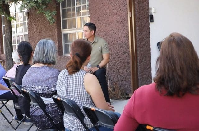 Lidera Julio Salas reuniones con vecinos en la Mirador