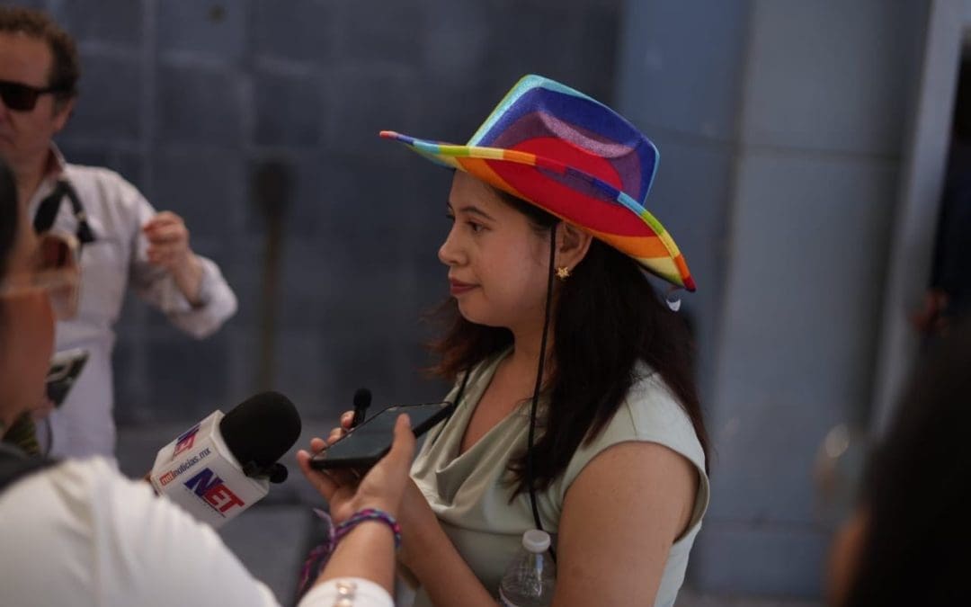 Hacen montón integrantes de la Comunidad Lésbico Gay con los diputados en cd Juárez