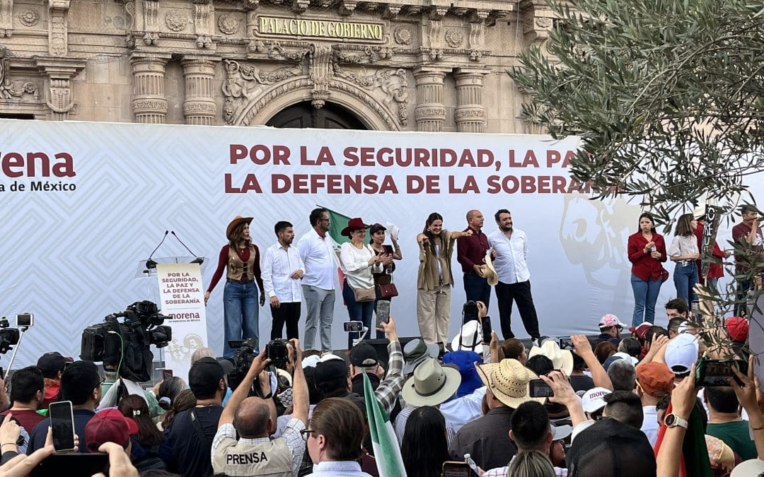 Con tienditas y escenario, Morena acusa a Maru Campos de «entreguismo» frente a Palacio de Gobierno
