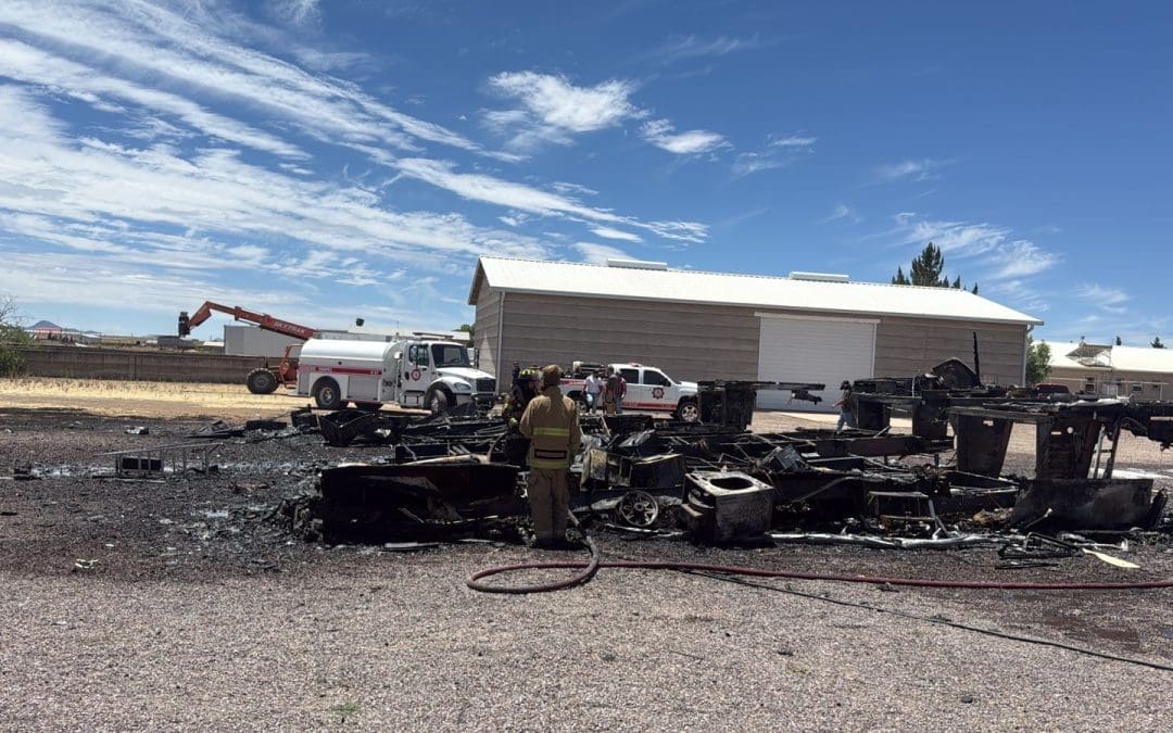¡Ahora en Cuauhtémoc! Incendio en campo 2A consume tres motorhomes