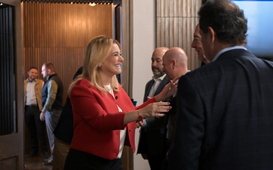 Maru Campos y empresarios revisan proyectos de inversión en reunión de trabajo en Palacio de Gobierno