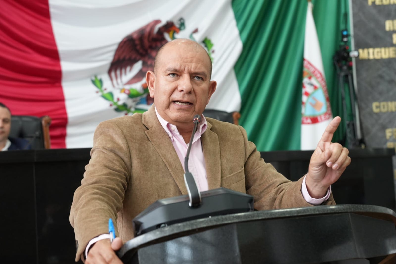 Estrada acusa uso político de suspensión del BOWI previo a marcha