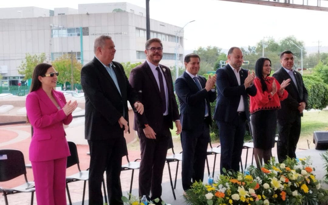 Celebran Día del Maestro con homenaje a Pedro Covarrubias en la Rotonda del Ilustre