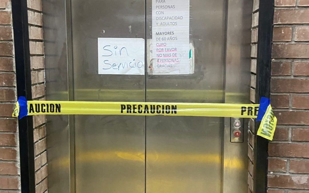 Otra vez fuera de servicio elevador en estación Catedral del Bowí; usuarios vulnerables, los más afectados