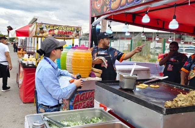 Verifica Coespris stands de comida en la Feria de Santa Rita