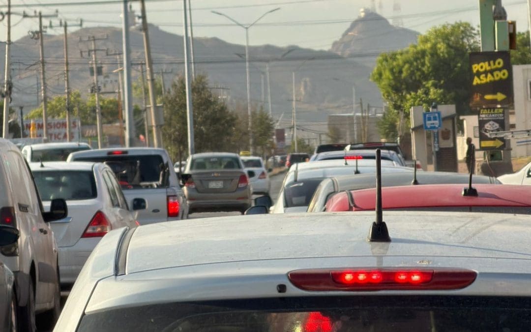 “El semáforo nuestro de cada día”: denuncian nueva falla en cruce de Heroico Colegio Militar y Montealbán