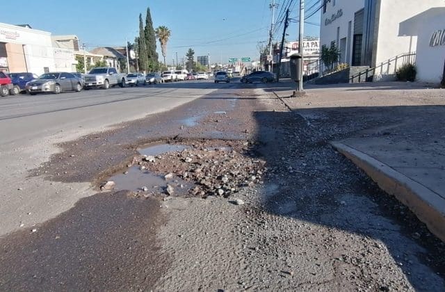 Megabache y obra inconclusa complican circulación en Tecnológico y Niños Héroes
