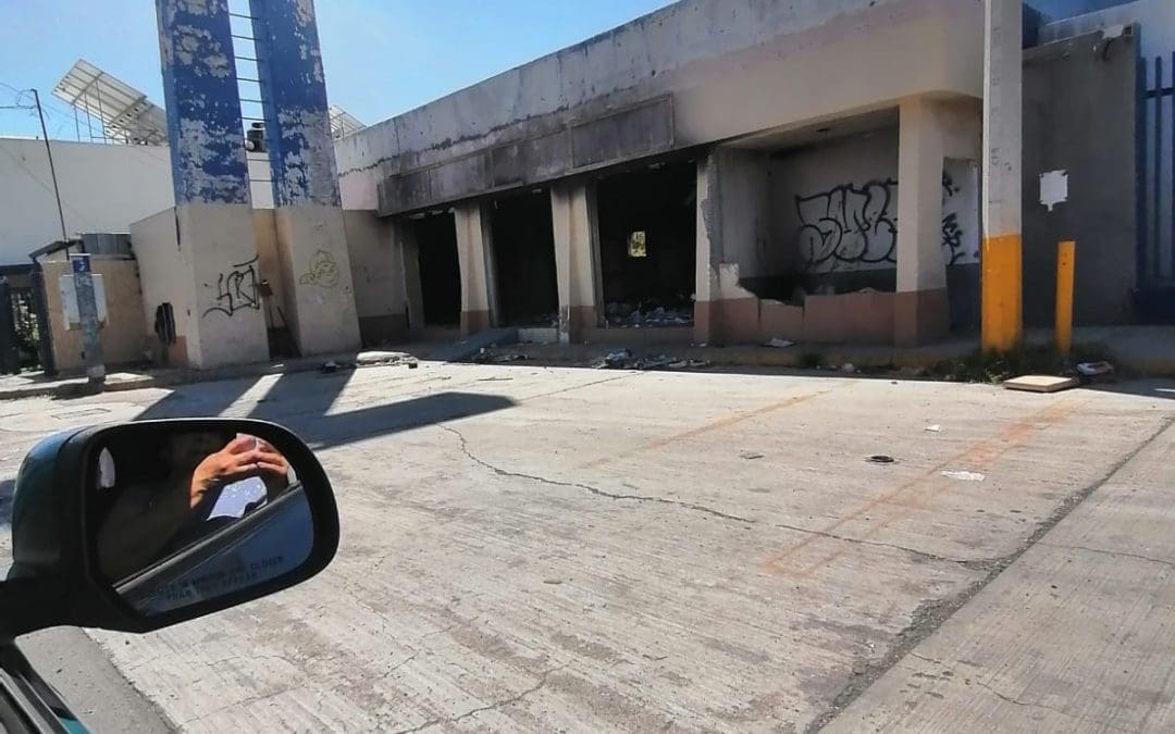 Denuncian abandono de antigua agencia Corona sobre avenida Zaragoza