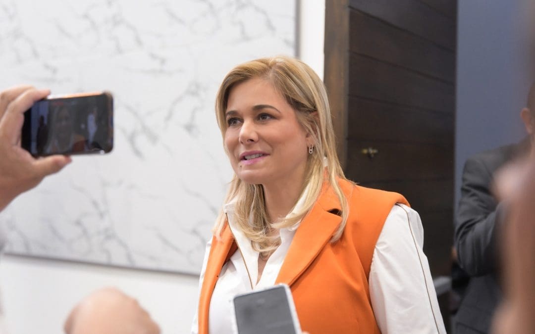Maru Campos califica de «incongruente» el citatorio en su contra y anuncia que sí acudirá