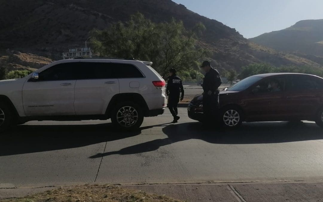 Dos choques complican circulación en Vialidad Sacramento rumbo al norte
