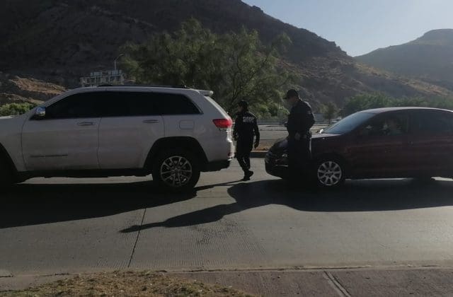 Dos choques complican circulación en Vialidad Sacramento rumbo al norte