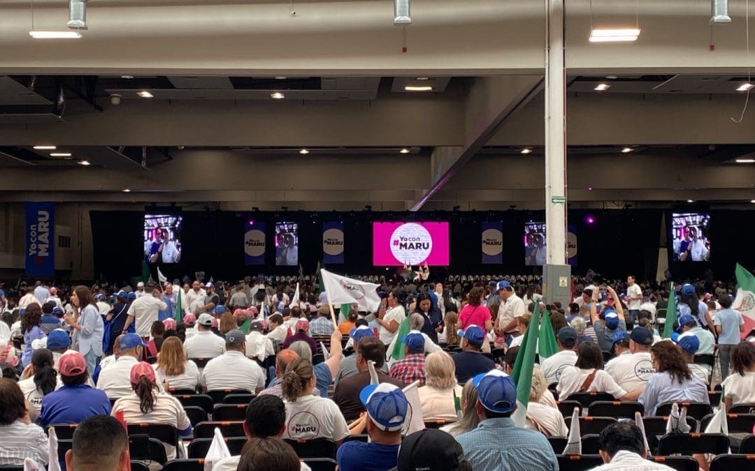 Cientos de chihuahuenses se congregan en el centro de Convenciones