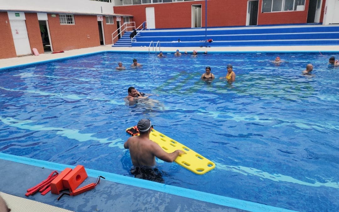 Capacitan a 35 bomberos de Chihuahua en salvamento acuático