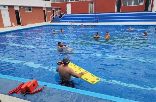 Capacitan a 35 bomberos de Chihuahua en salvamento acuático