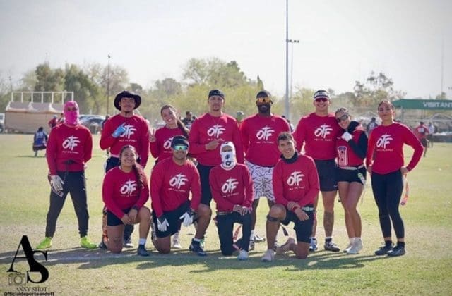 Recibe Juan Escalante trofeo del Duna Bowl 2026