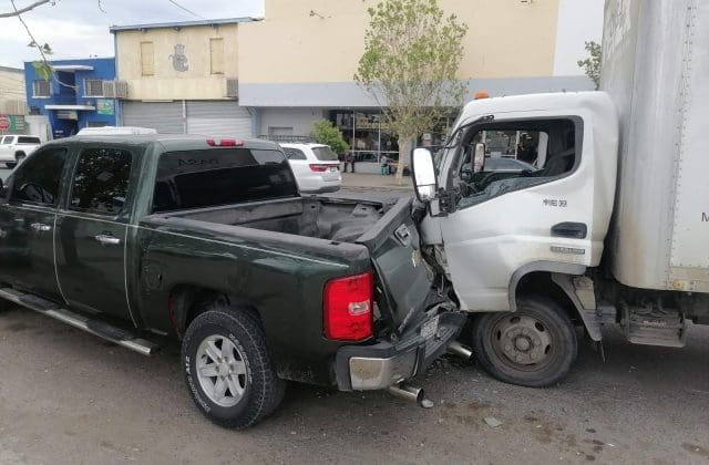 Cansado y distraído provoca carambola de cuatro vehículos