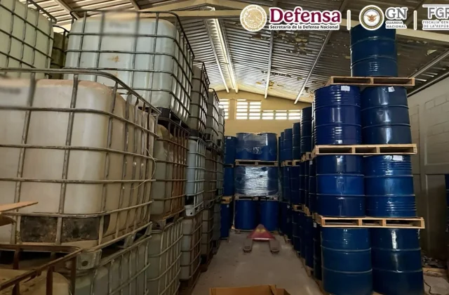 Confiscan cargamento récord de metanfetamina y precursores químicos en Sinaloa